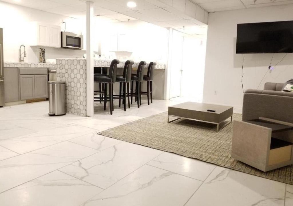 Seabrook Hotel | 7 BR- Sleeps 15! Famous Lakefront Amazing Property!