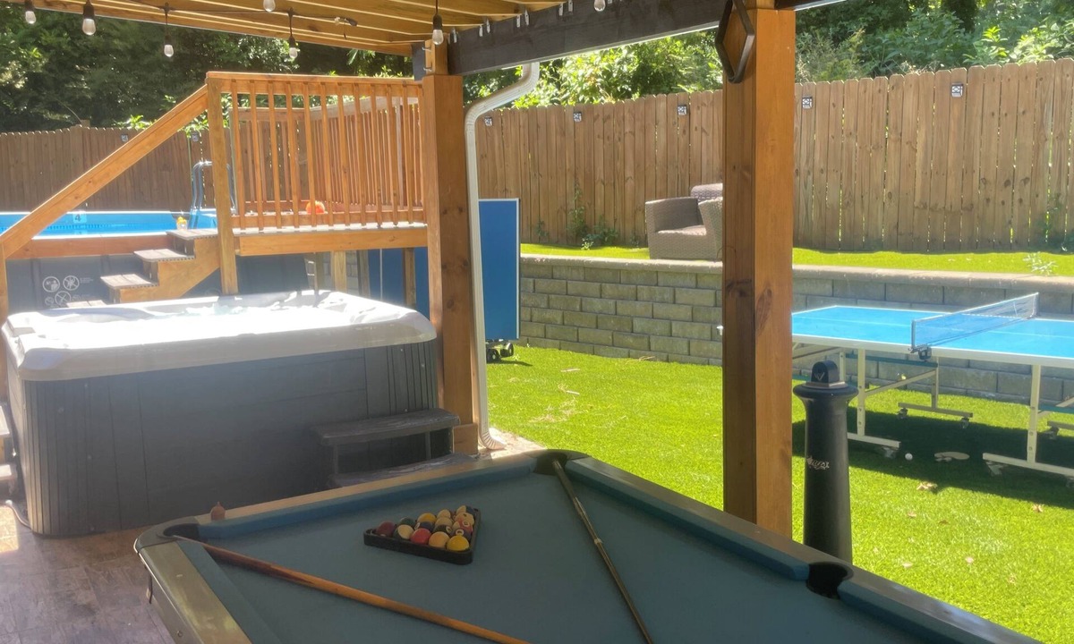 Church Street House | 7BR Argentina England 5mi✈️ Pool & Hot Tub Sleeps 16