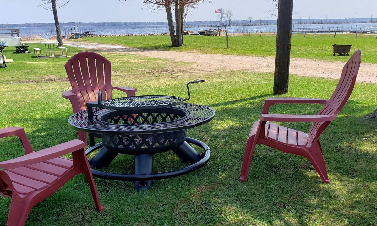 Gladstone Cottage | #8 2bed 1bath LAKE MI Fishing Cabin WiFi AC Deck Firepit Kayak Paddle Boat Dock