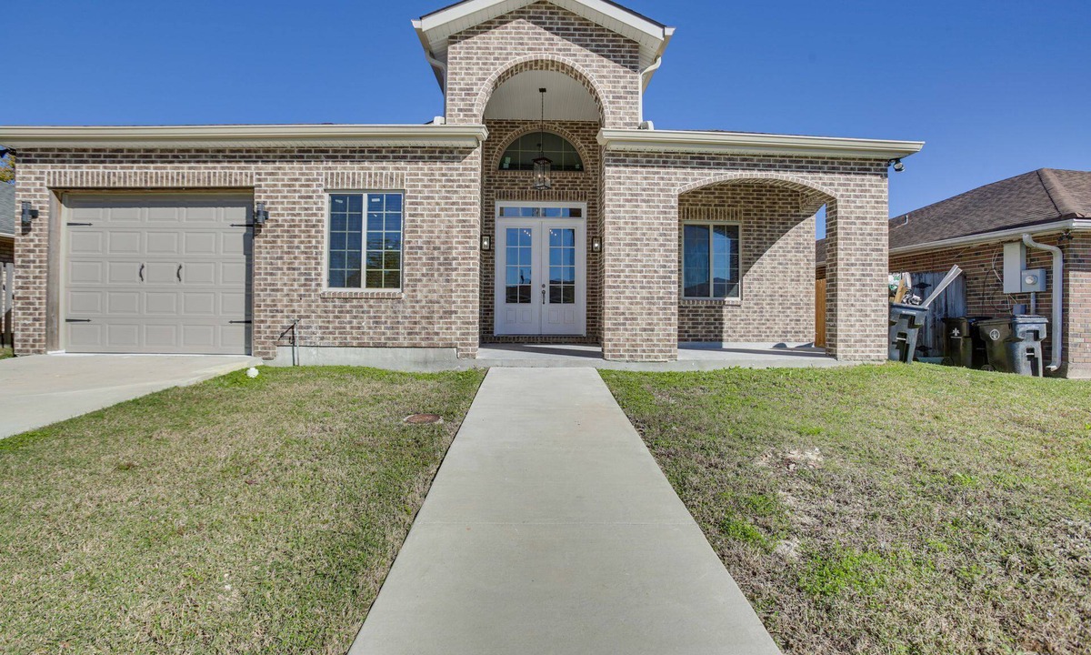 West Lake Forest House | 8 Mi to French Quarter: Home w/Patio & Yard!