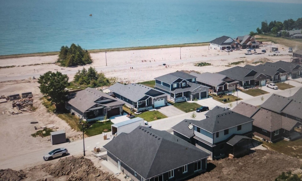 Goderich House | 8 Minutes to Huron Sand Beaches. Prettiest Town Goderich