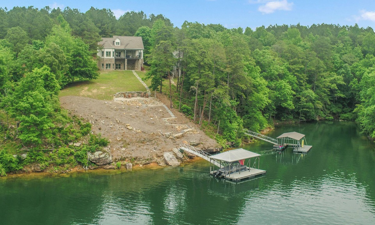 Bremen House | A&A Lake House - Luxury and ease on beautiful Smith Lake!