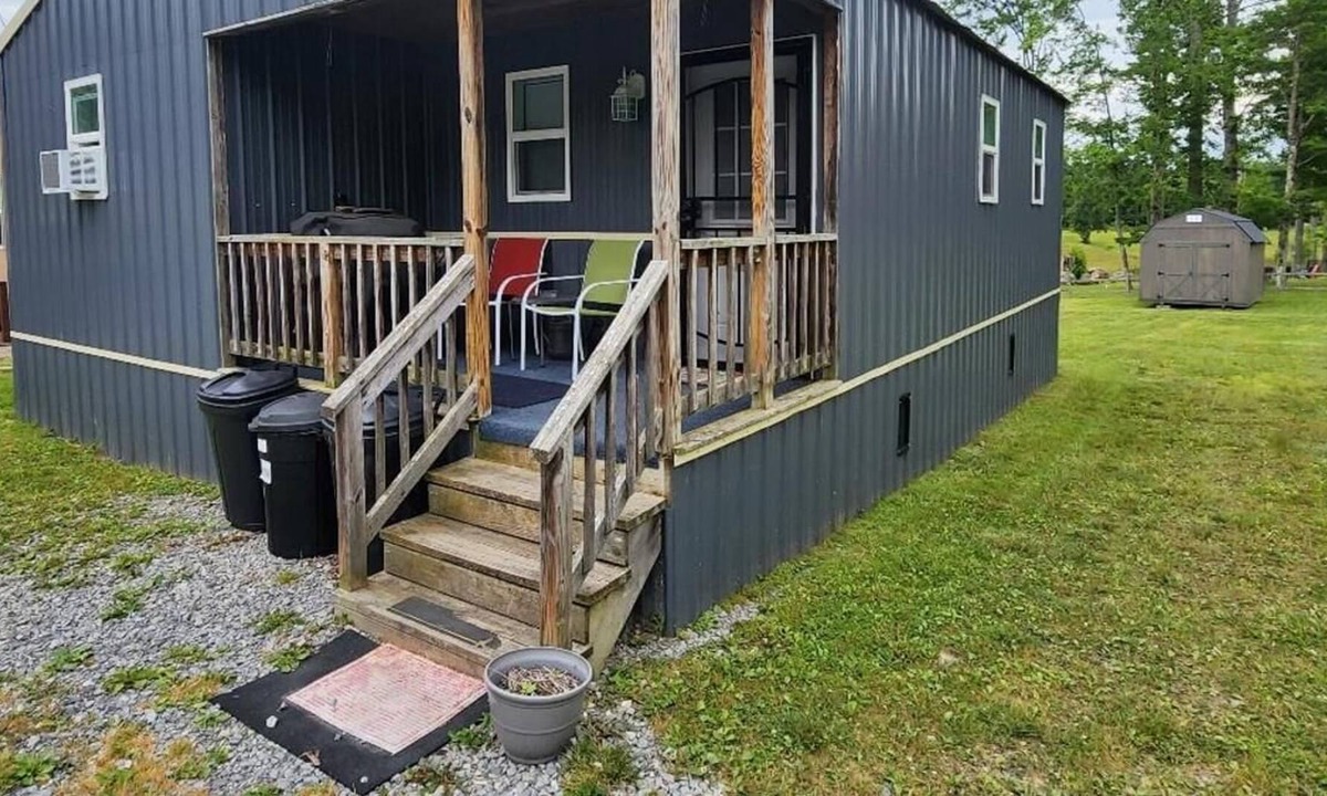 Pipestem Cabin | A cabin for the whole family, complete with washer & dryer and a swing set