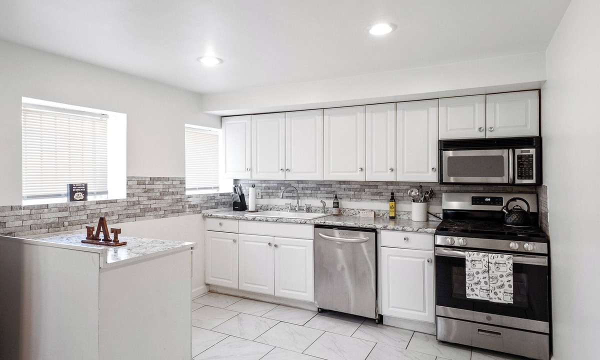 The Gate House | A Cottage in Downtown STL. Sleeps 10