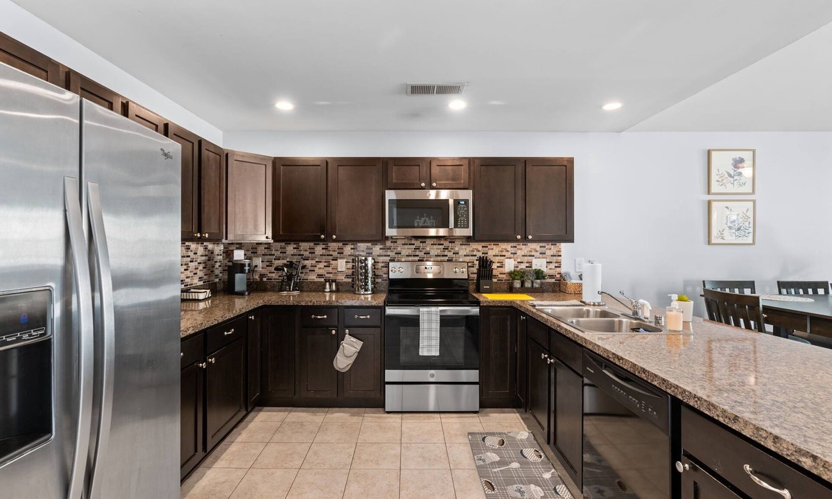 Lexington House | A Cozy & Quiet 3/2 near Downtown Lexington 15 minutes from horse parks!