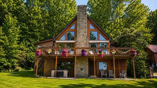 Irvine House | A-Frame Getaway with Hot tub, Sauna, Fire Pit & Pond - Station Camp Getaway