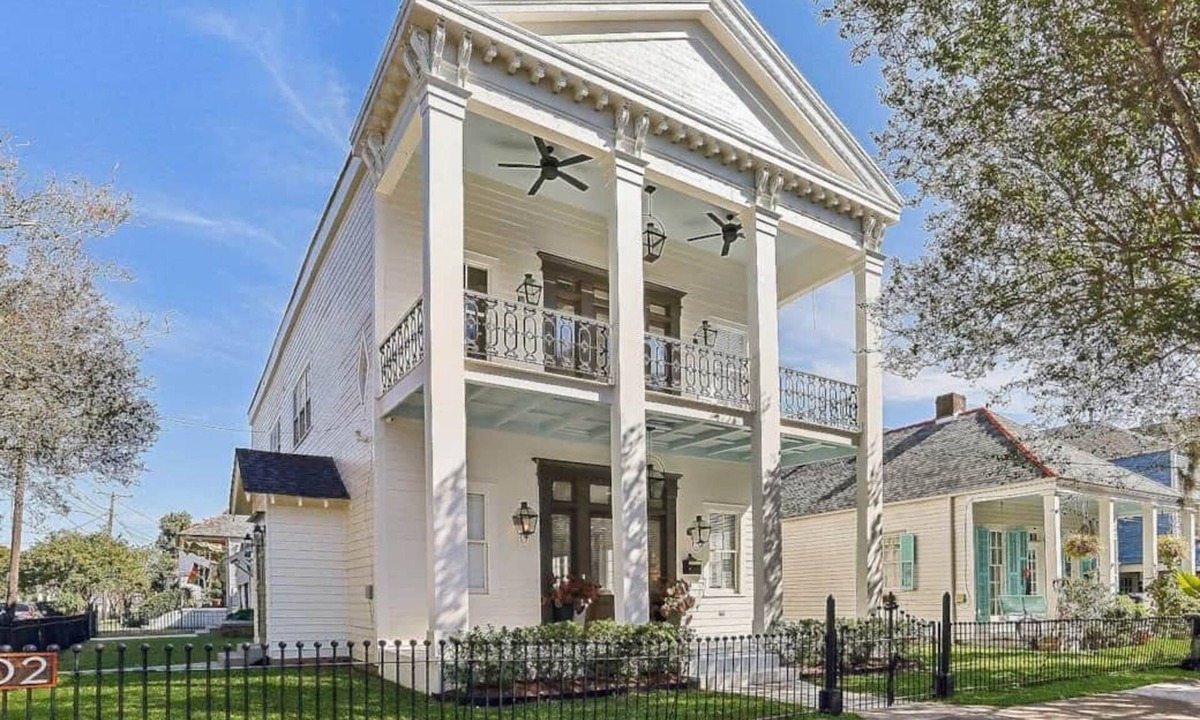 Algiers Point Bed & Breakfast | A Luxurious Bed and Breakfast in the Heart of Algiers Point.