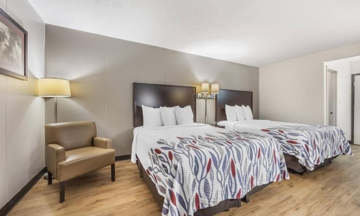 Paducah Hotel | A Place You’ll Love Coming Back To! 2 Units, Pets Are Welcome, Free Parking!