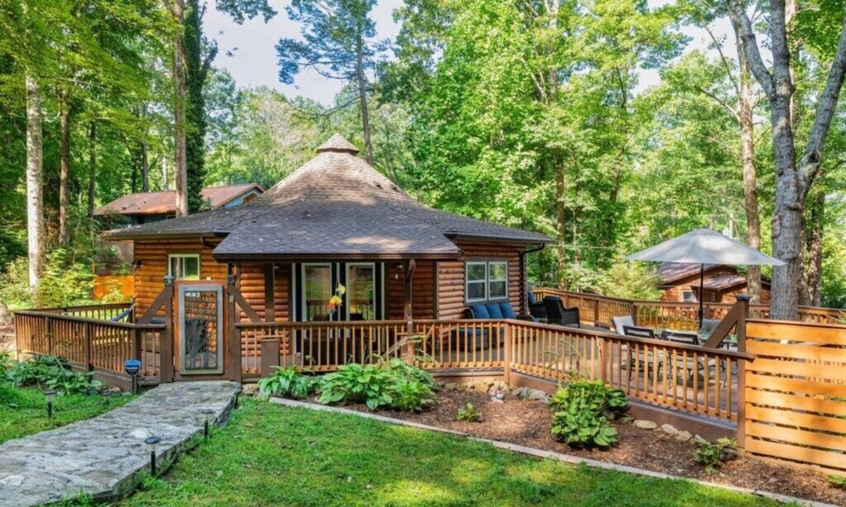 Maggie Valley Cottage | A Round the Glen -Unique 2BR, 2BA, Fenced Yard, Firepit