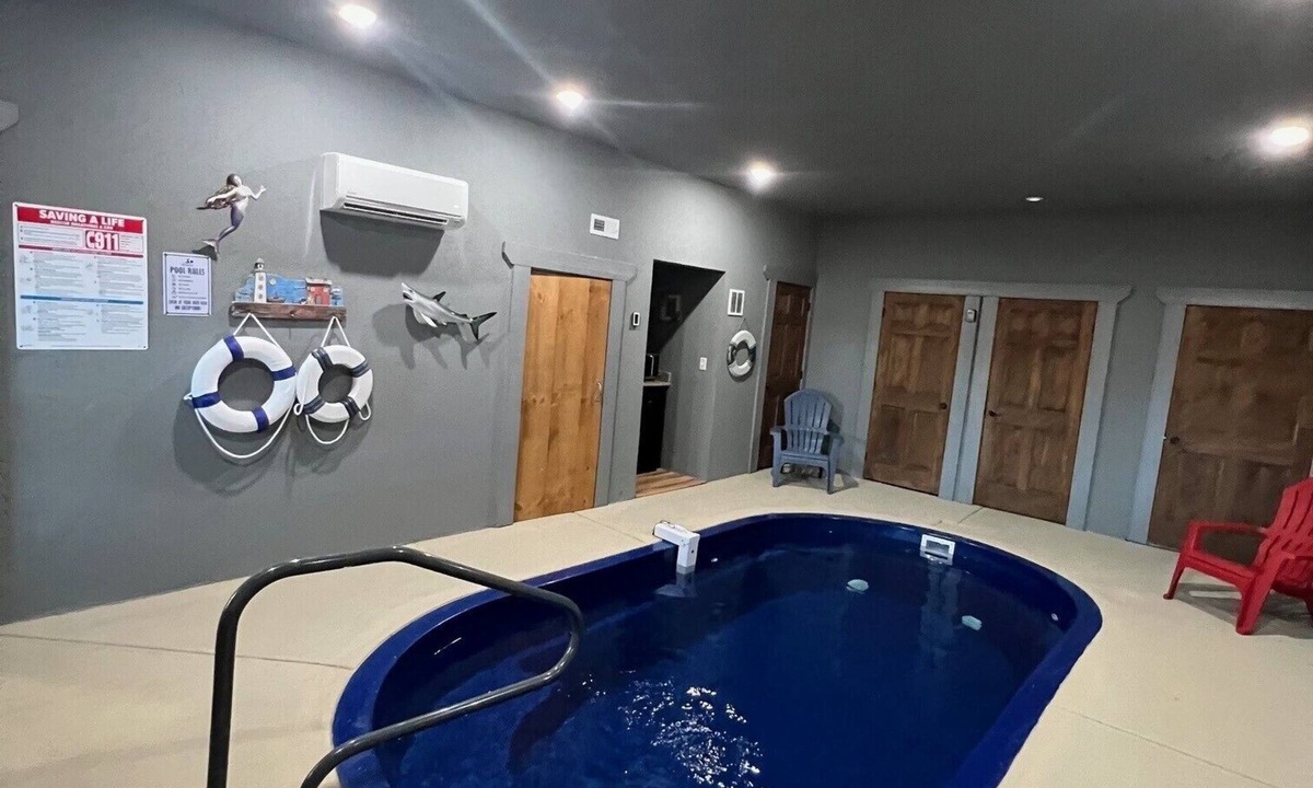 Gatlinburg Ski Chalet | A Time for Us –Private Indoor Pool, Game Room