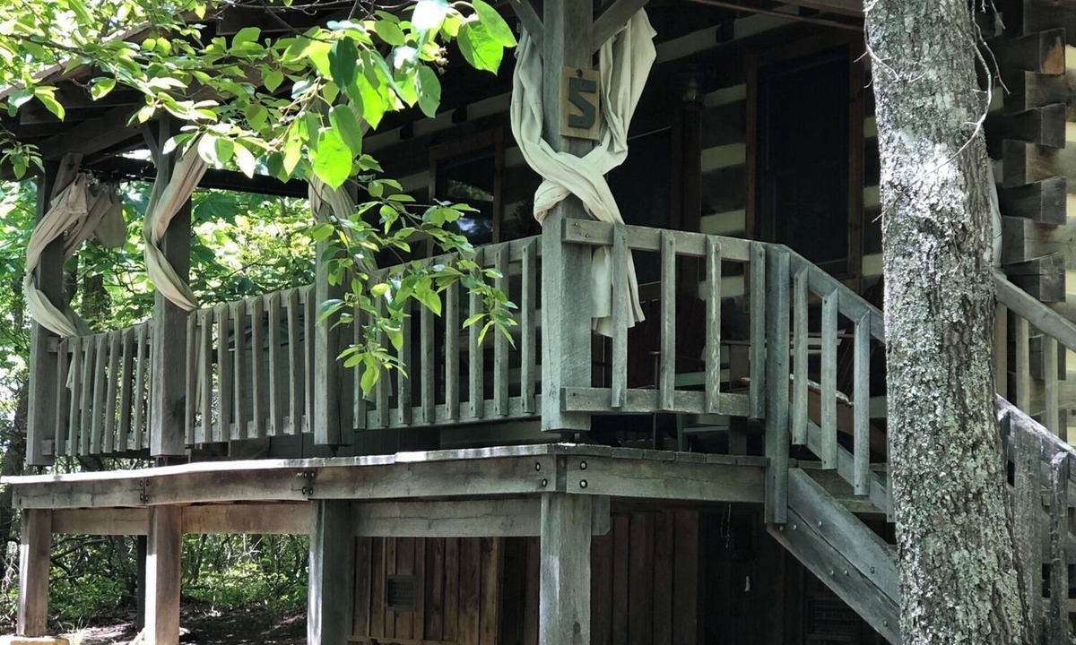 Piper Gap Cabin | A Unique Bed and Breakfast.Log Cabins, with Hot Tubs and Breakfast Delivered Each Morning :)