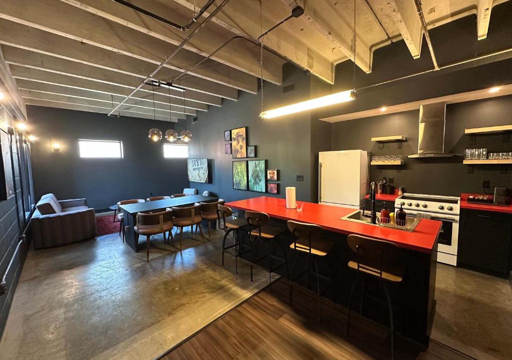 Downtown Louisville Hotel | A12 Upper West Stakes Daily Double Suite