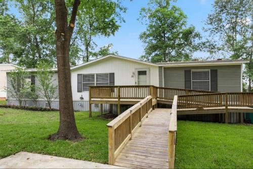 Conroe House | Accessible 3BR Home Sleeps 12, Pet-Friendly, Near Lake Conroe