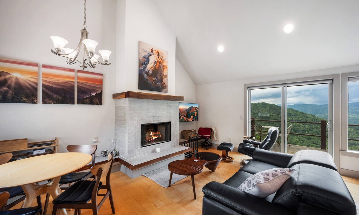 Ferguson Cabin | Acorn Ridge: Scenic mountain retreat with hot tub, panoramic views, and classic