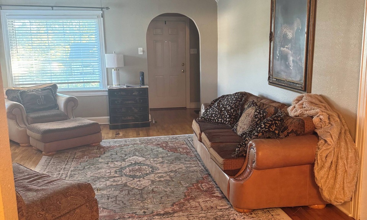 Van Buren House | Adorable and cozy 3-bedroom house in Van Buren close to everything!