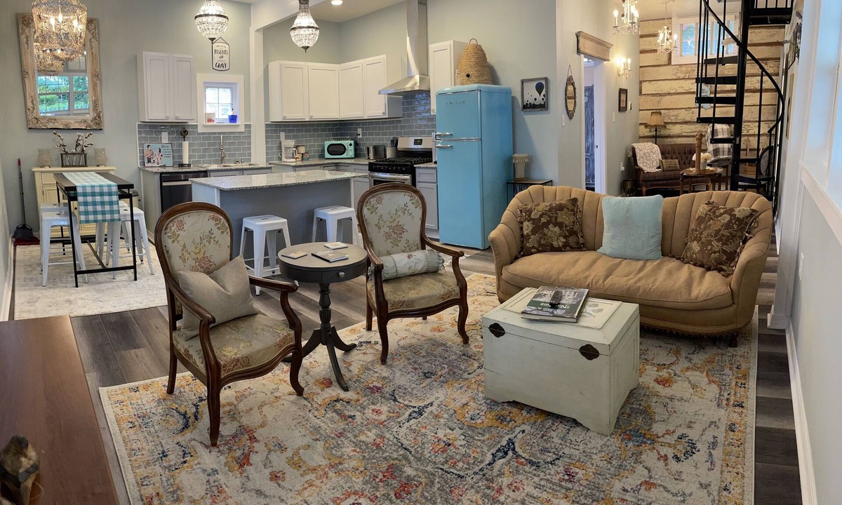 Natchez House | Adorable Downtown Carriage House Cottage