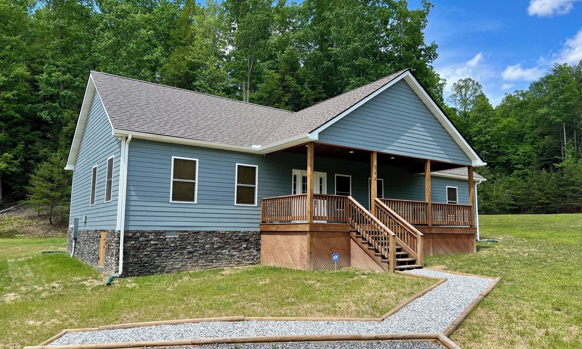 Mt Lookout Cabin | Adventure Cabin w/Private Pond Near New River Gorge, Gauley & Summersville Lake