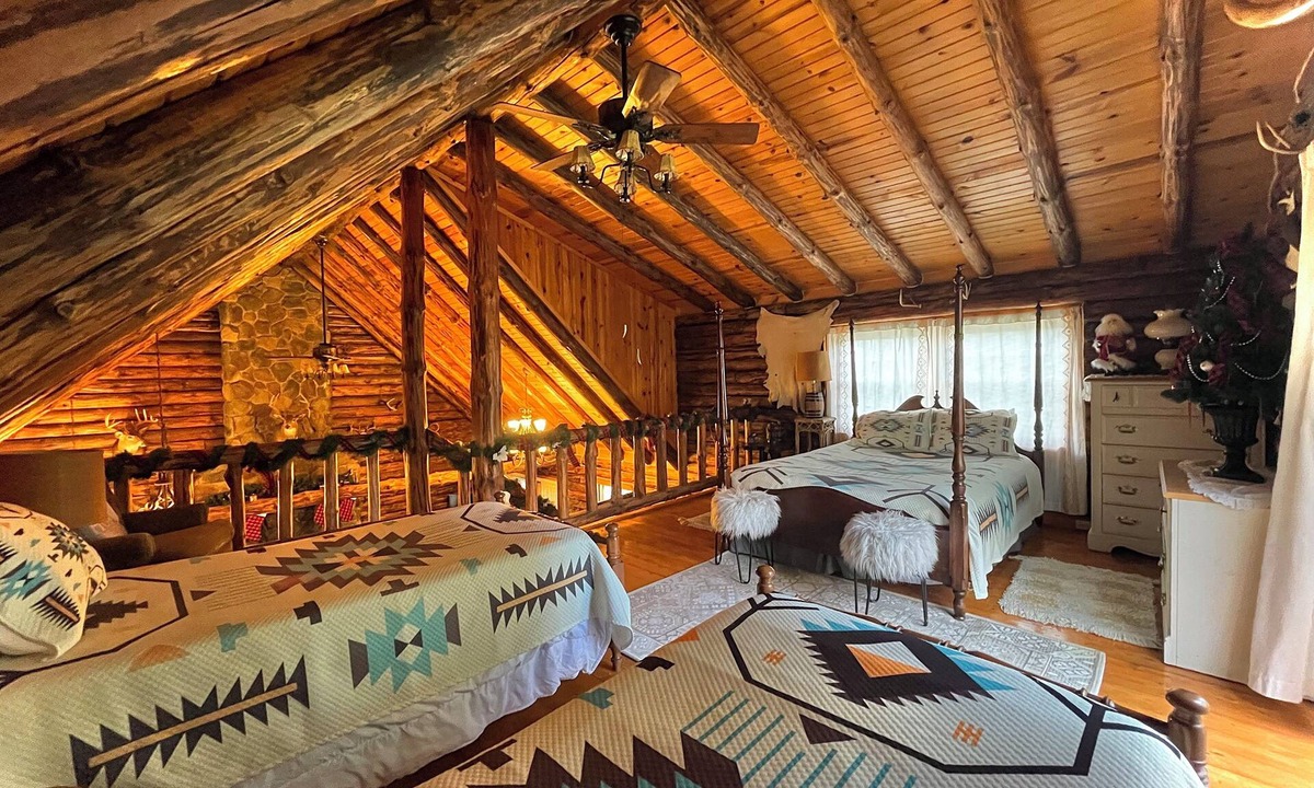 Freeport Cabin | Adventurous Vacation Getaway at the Possum Lodge Cabin!