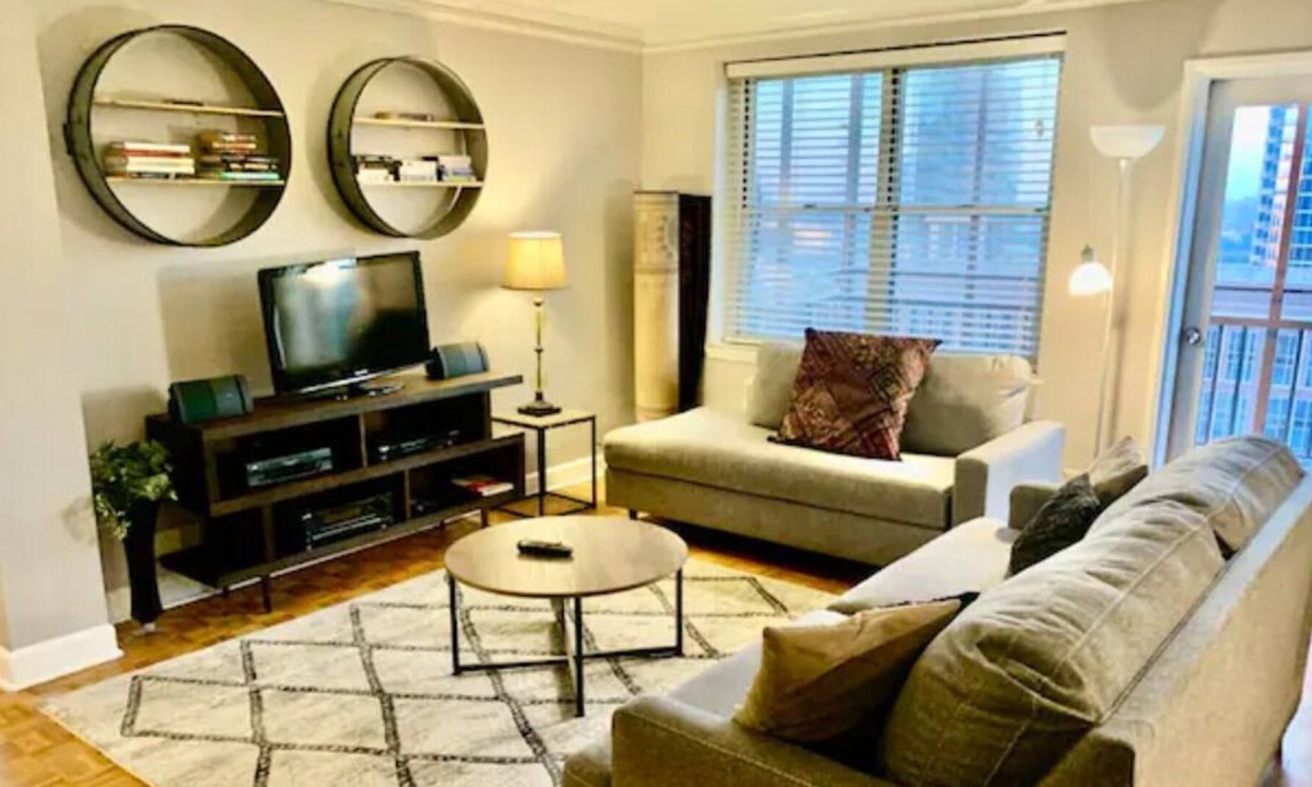 Peachtree Center Condo | Affordable 1Bedroom Unit at Downtown ATL