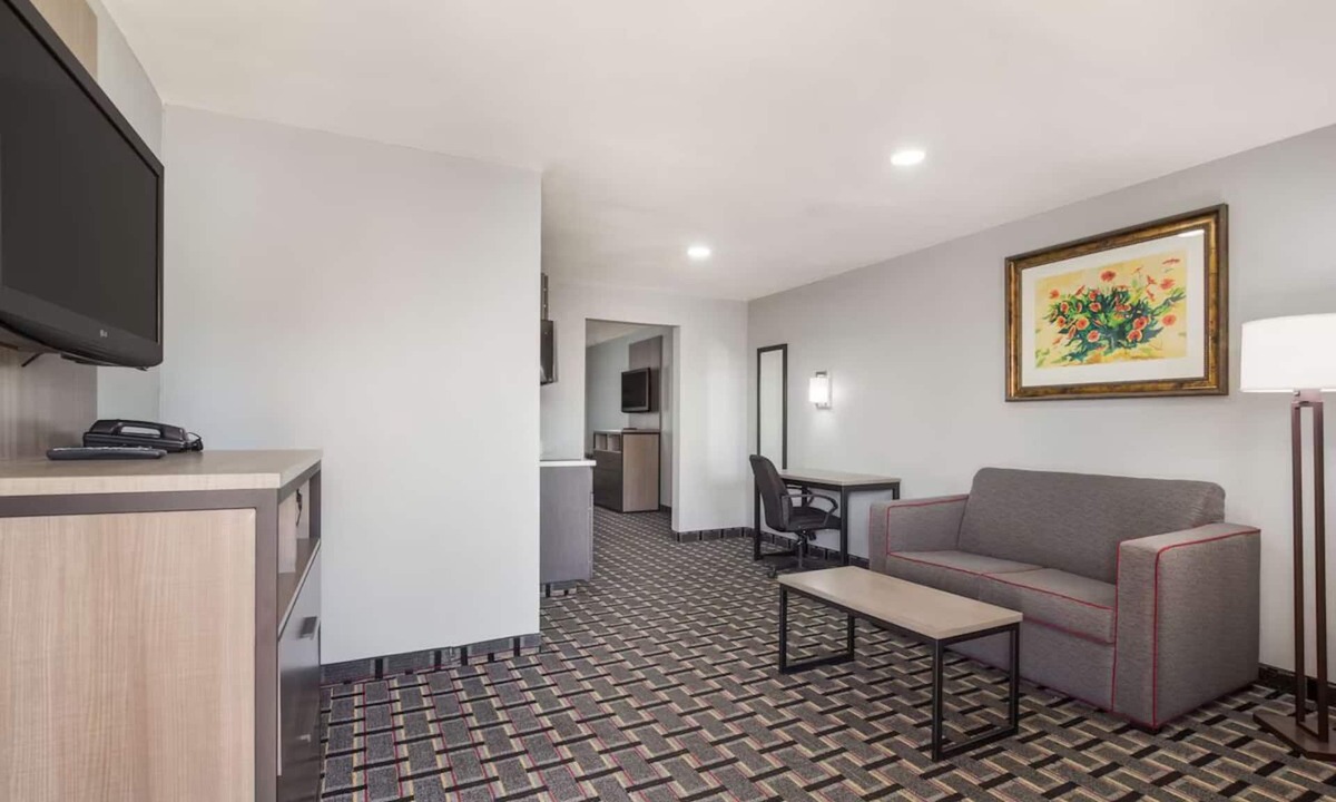 Salem Hotel | Affordable Salem Lodging Close to Speedway & Outdoor Adventures