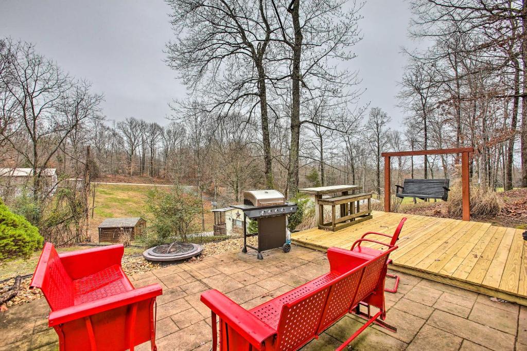 Albany House | Albany Home < 1 Mi to Dale Hollow Lake!