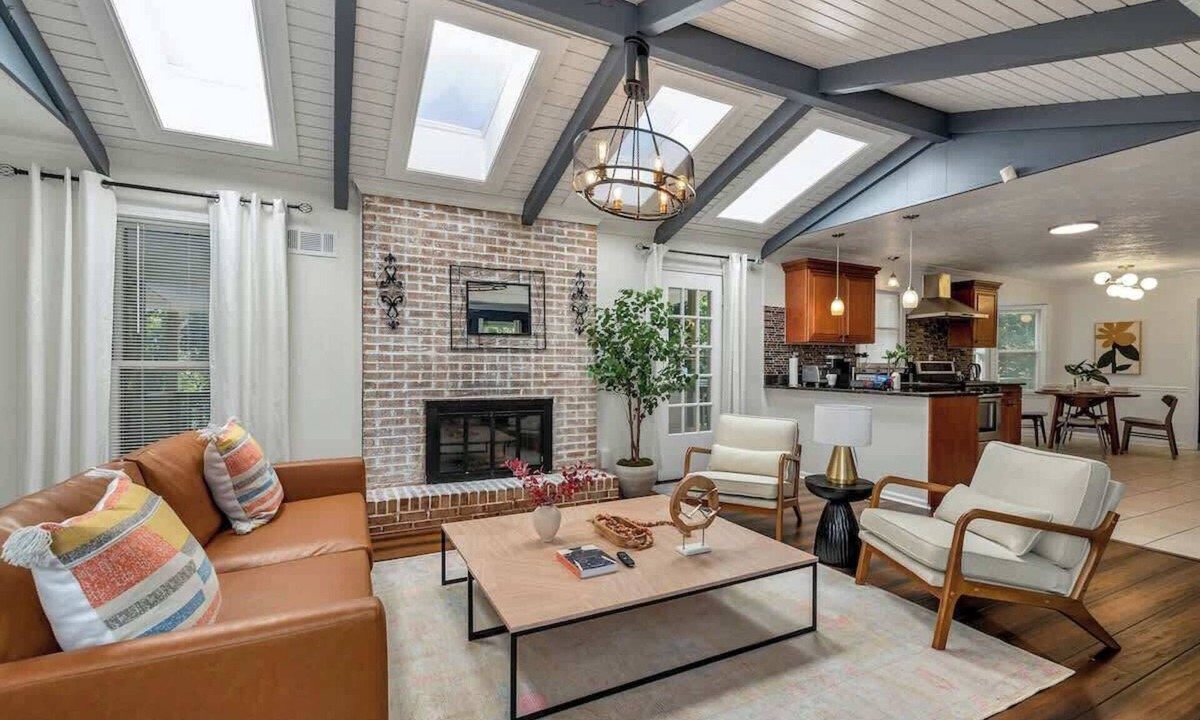 Norcross House | ALL Kings!/Gameroom/Huge Deck/Family Friendly