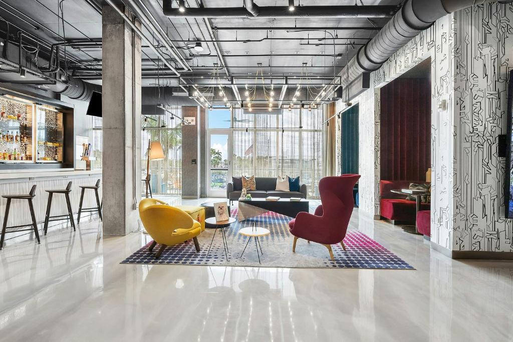 Poinciana Park Hotel | Aloft by Marriott Fort Lauderdale Airport