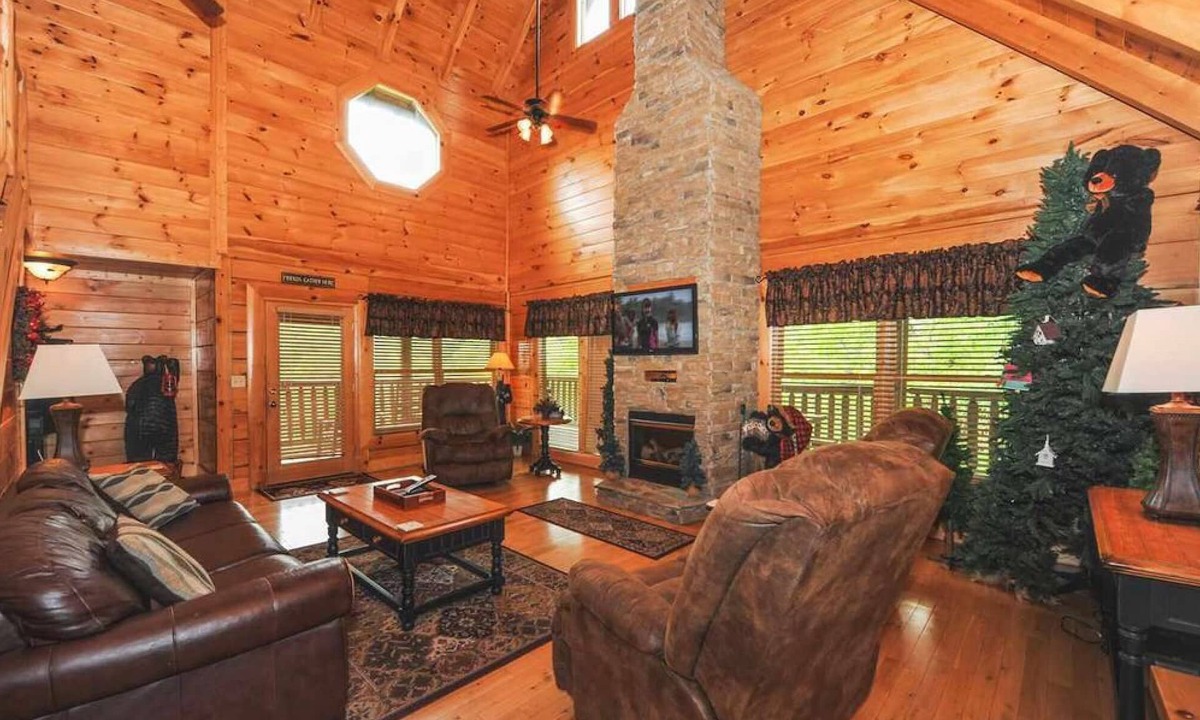 Sevierville Cabin | Amazing Cabin, Resort with Indoor/Outdoor Pool, Mountain View,Hot Tub,Mini-Golf