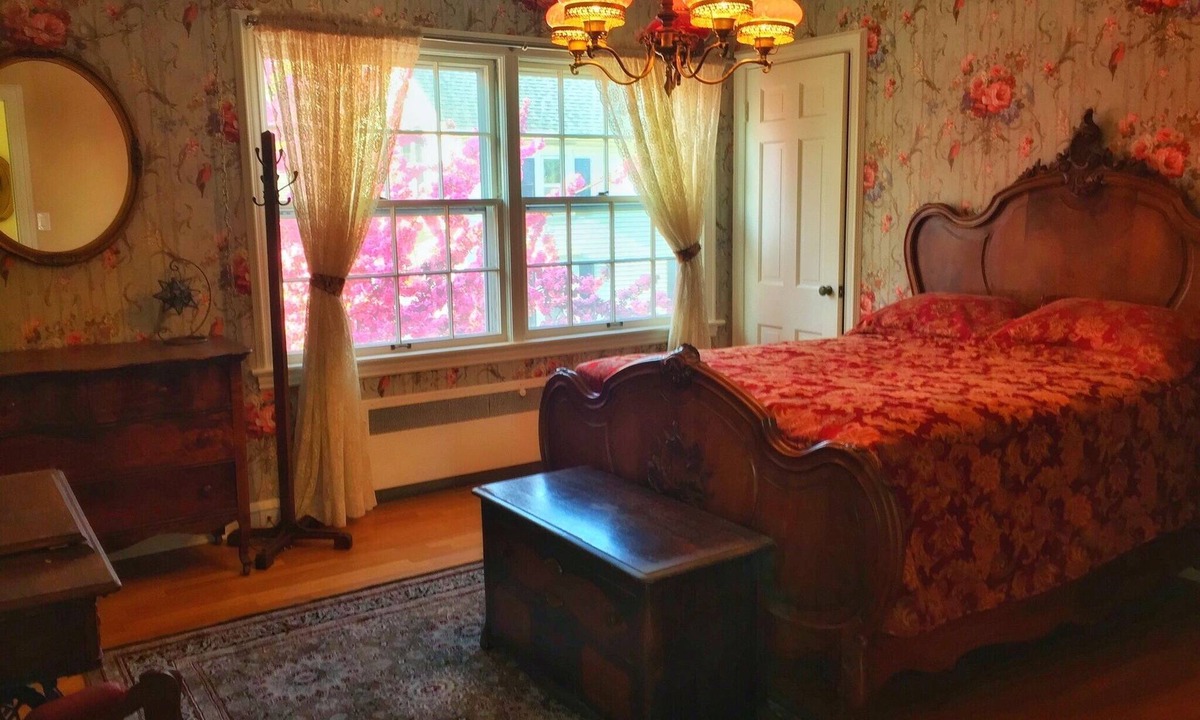 New London House | Amazing enchanting historic property