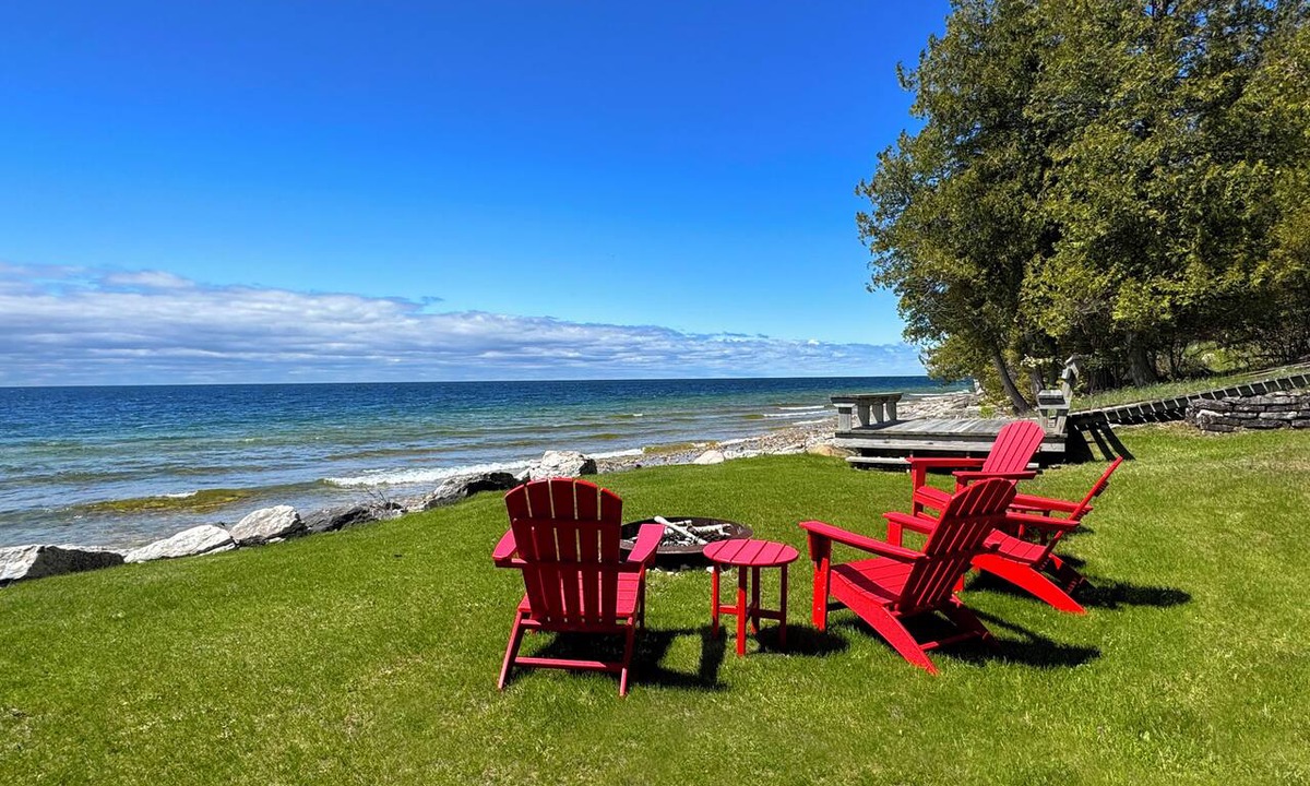 Washington Island House | Amazing Sunsets 280 Ft. Shore 2.5 Acres Great Cottage!