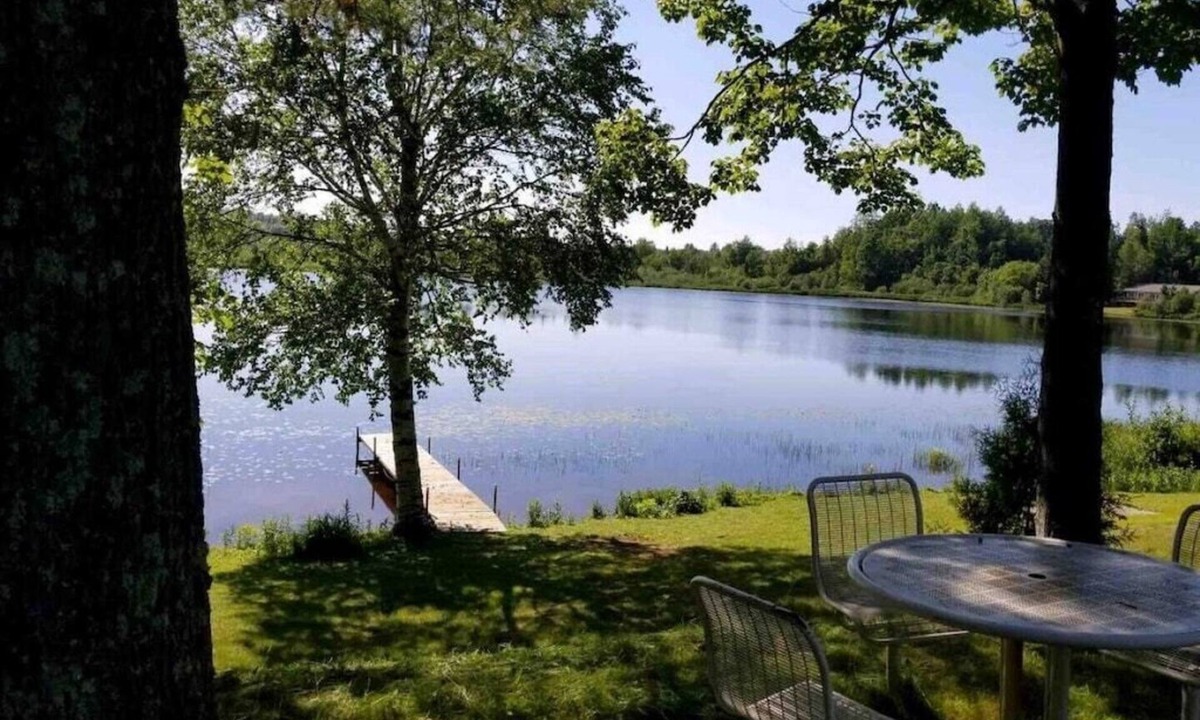 Christmas Cottage | Amazing sunsets/lake views - Near Pictured Rocks