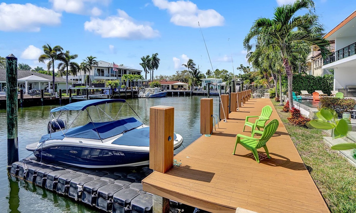 Coral Ridge House | Amazing waterfront 4 BR with Hot tub, Pool and gym