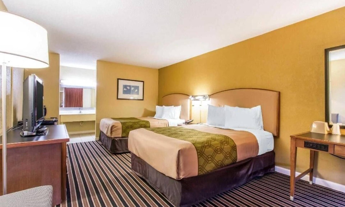 Gilbertsville Hotel | AmeriVu Inn & Suites - Gilbertsville