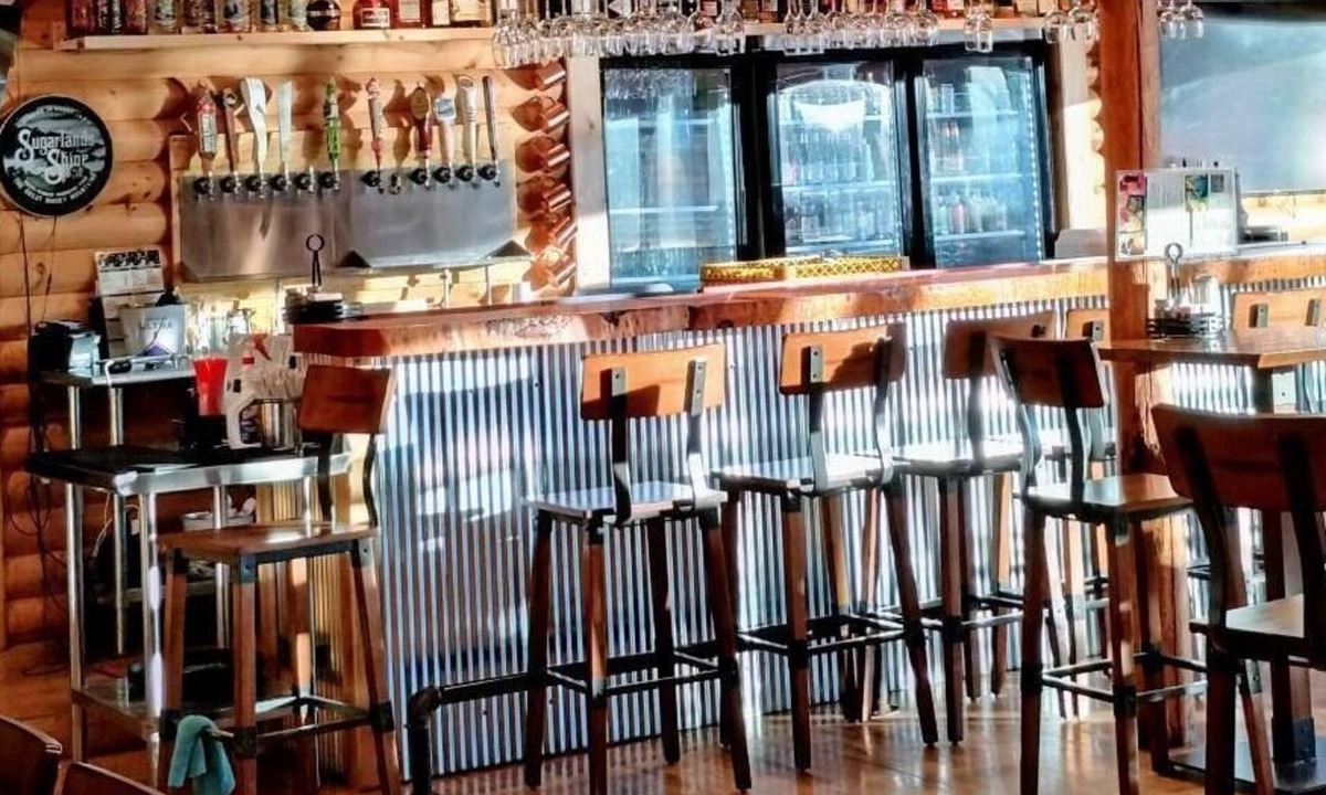 Mountain View Hotel | Anglers Riverfront Motel