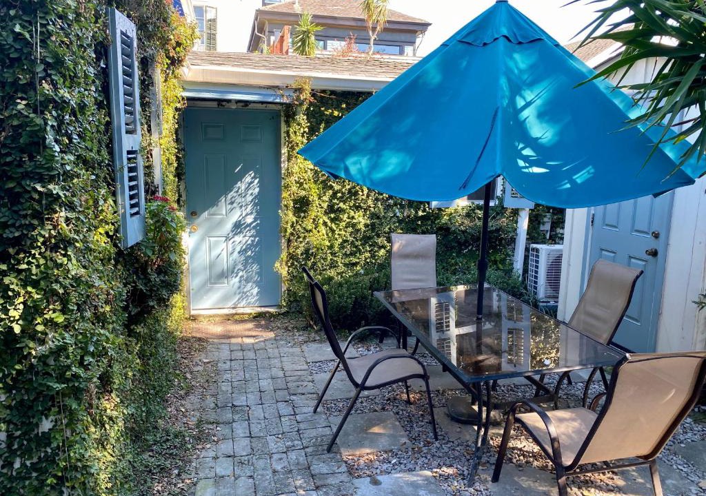 Faubourg Delachaise Hotel | Antonine Apartment Upper Garden District