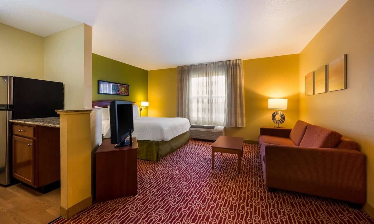 Novi Apartment | Apartment-Style Suite w/Spacious Kitchen Near Meadowbrook Lake