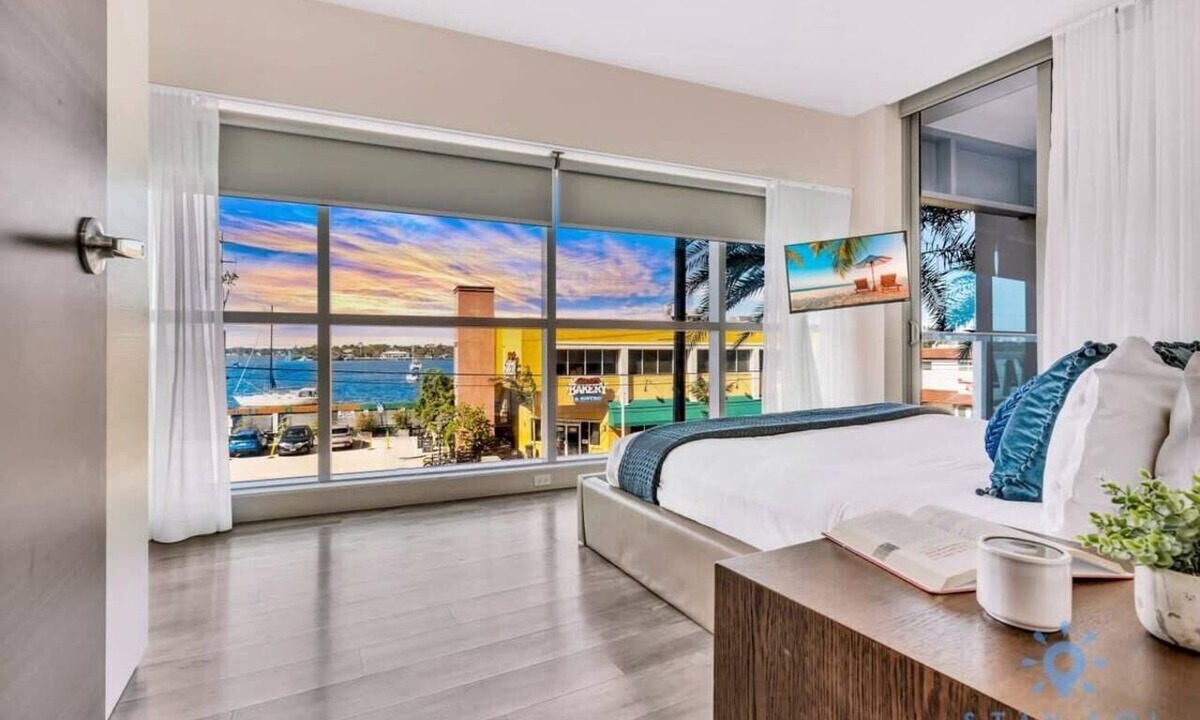Hollywood Lakes Apartment | Apartment w/Bay View Balcony+ Pool–Up To 6+ Gym