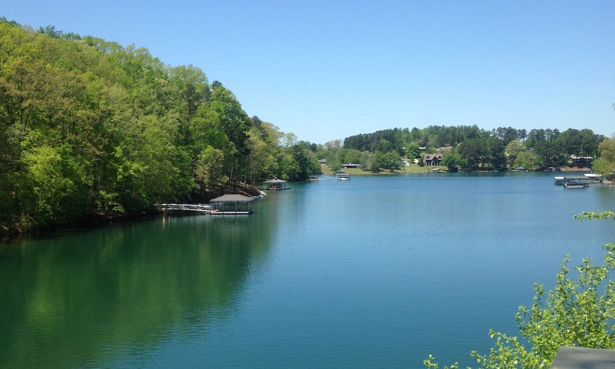 Seneca Condo | APRIL SPECIAL! Lake Keowee Condo with Great Views, Near Clemson, Marina, Trails