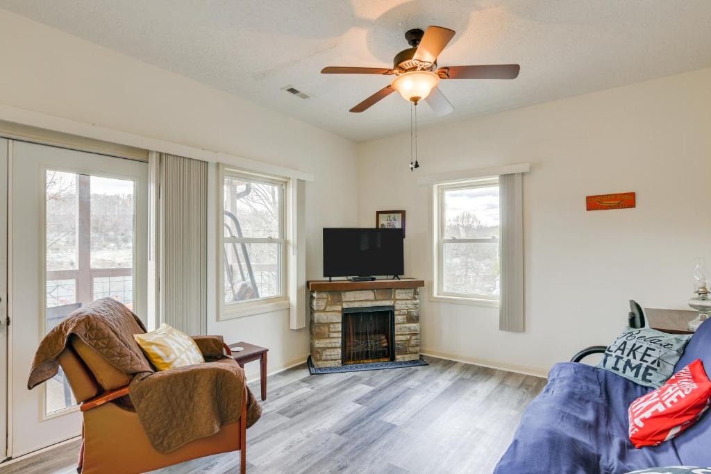 Ingles Apartment | Apt w/Lake Views - Day Trip to Virginia Tech!