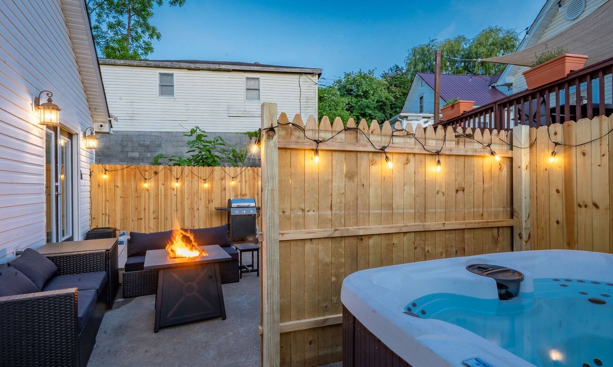 Summerlee House | #AquaOakHill#HOTTUB#BBQGrill#KidsArea#PetFriendly#NewRGorge#FirePit#Arcade