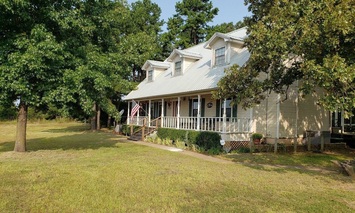 Booneville House | Arkansas Wilderness nestled between the Ouachita Mountains and Ozark Mountains