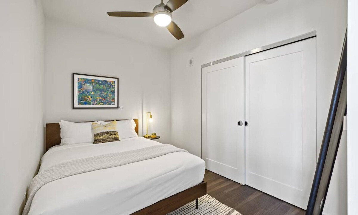 Bluemont Hotel | Arlington Ballston | Work & Play | Pet-Friendly Extended Stay Apartment