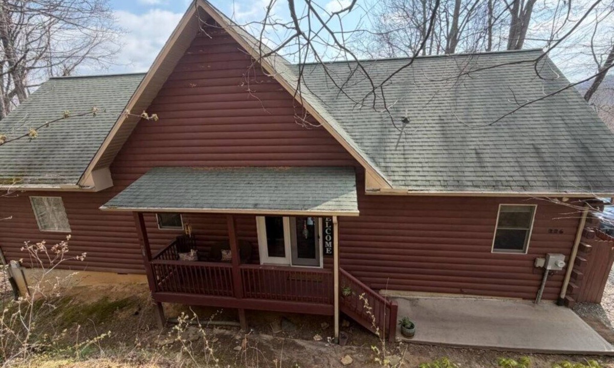 Waynesville House | Ascendere - Amazing mountain views, 3 bedroom, 2 bath, central heat/AC, private.