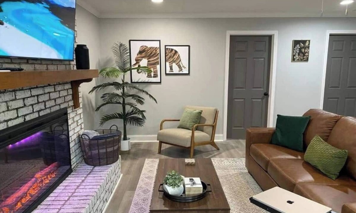 Asheboro House | Asheboro 2BR Mins to NC Zoo Pet & Family Stay