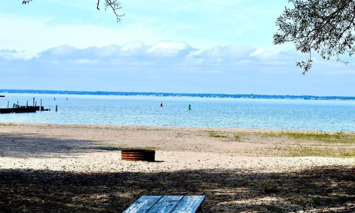 Tawas City Cottage | (Aspen Cabin) Charming 3 Bedroom Cottage on the Lake - Waterfront - Pets OK
