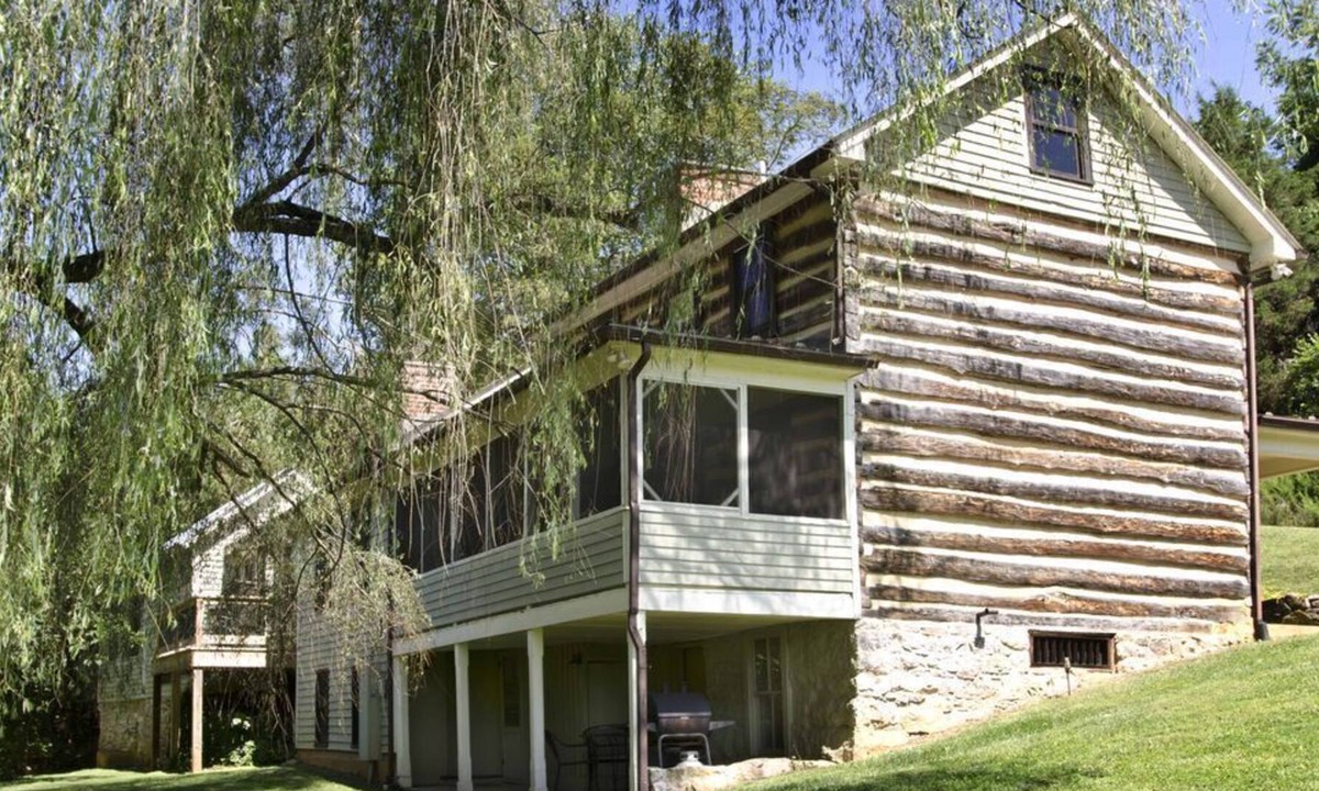 Lexington Cabin | Authentic Waterfront Cabin