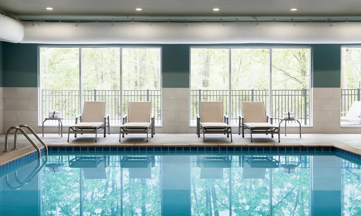 Traverse City Hotel | avid hotel Traverse City by IHG