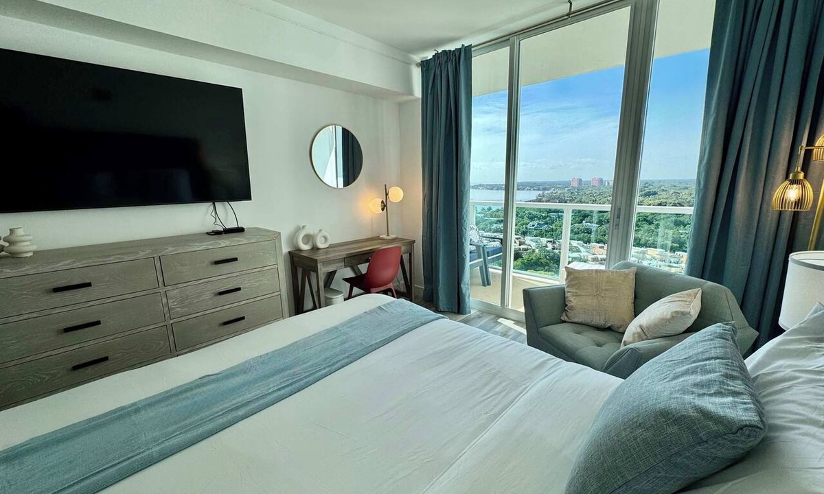 Coconut Grove Condo | Balcony Ocean Views | Pool, Gym, Wi-Fi & Parking