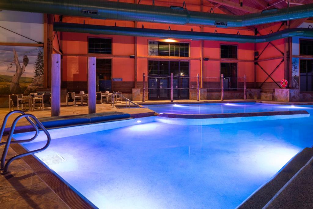 Rothschild Hotel | bantr Grand Hotel Wausau - Rothschild