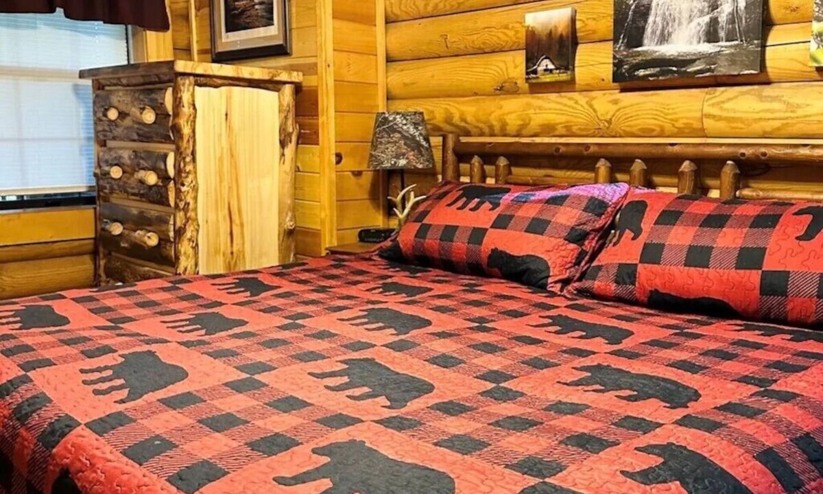 Helen Cabin | Bare Necessities-Gorgeous Two-Story Cabin in the North Georgia Mountains!